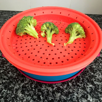 Cocinar brócoli con Tupperware