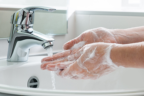 Lavarse las manos para evitar infecciones